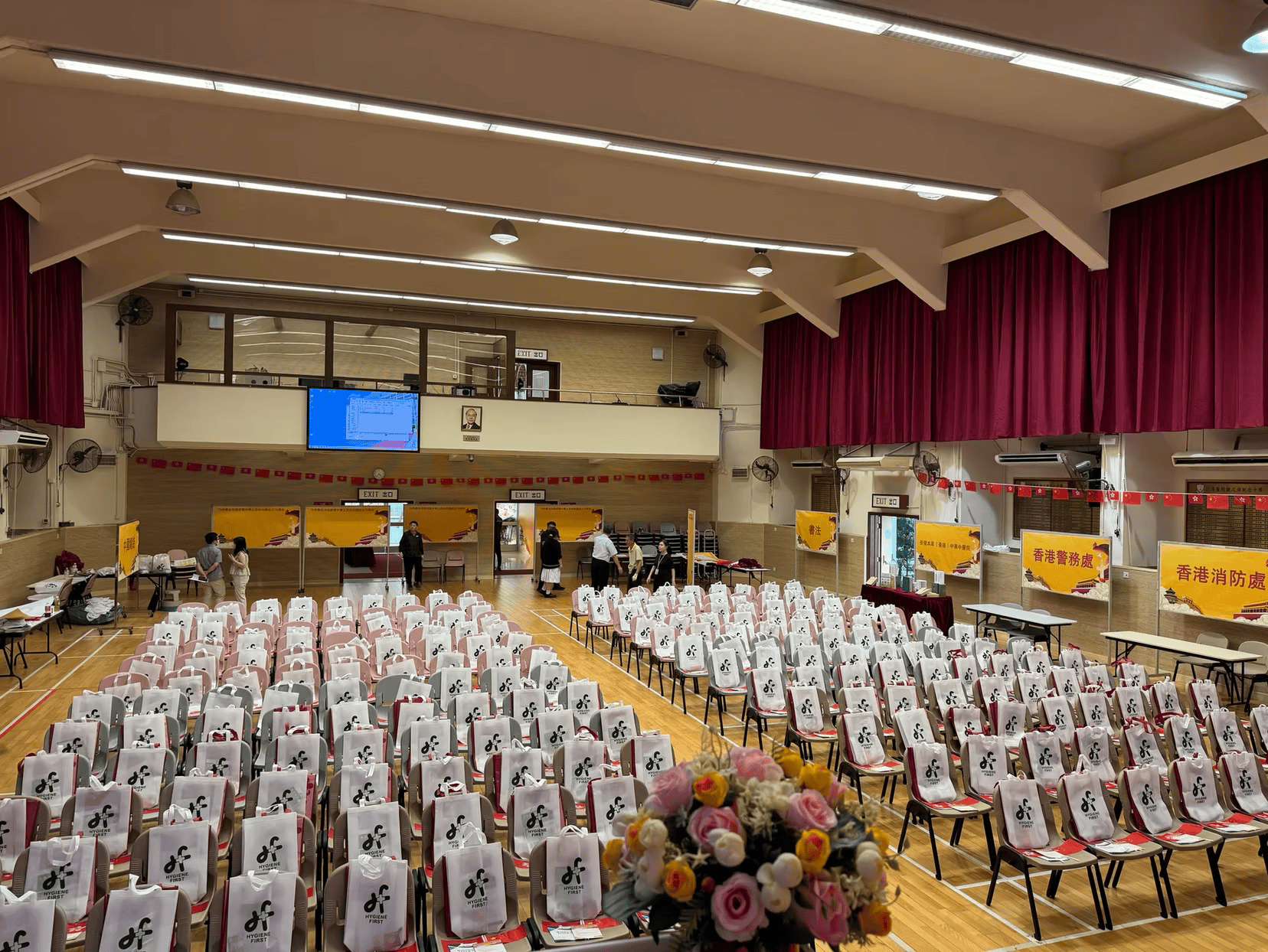 Hygiene First 首衛有限公司接受立法會江玉歡議員頒發感謝狀